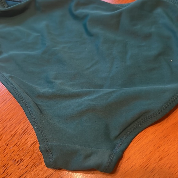 Old Navy dark green bathing suit bottom no size tag but it fits a size S - Picture 3 of 4